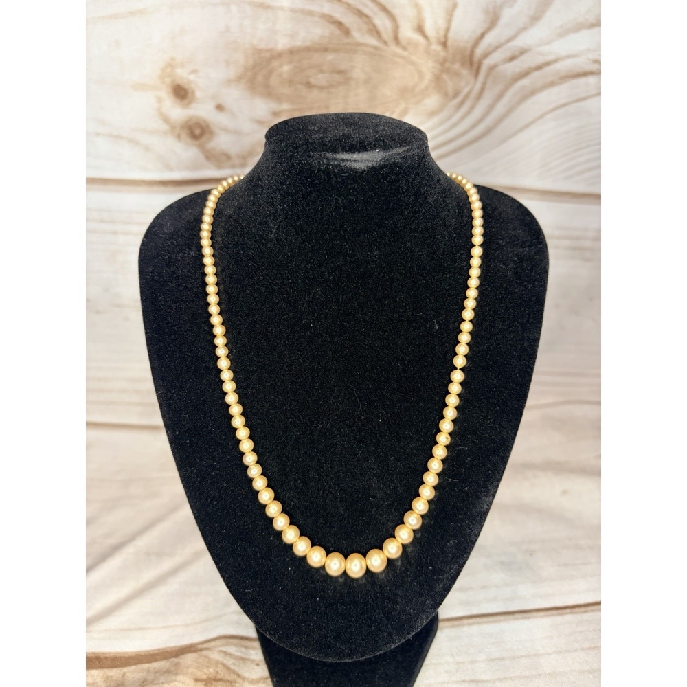 Vintage Faux Pearl Necklace Pea Pod Clasp Graduated Cream Pearl‎ Strand 18"